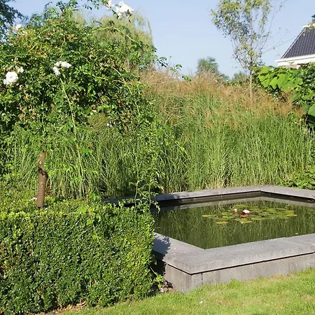 בית נופש Holiday Huis Met De Vijvers
