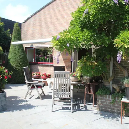 Holiday Huis Met De Vijvers בית נופש *